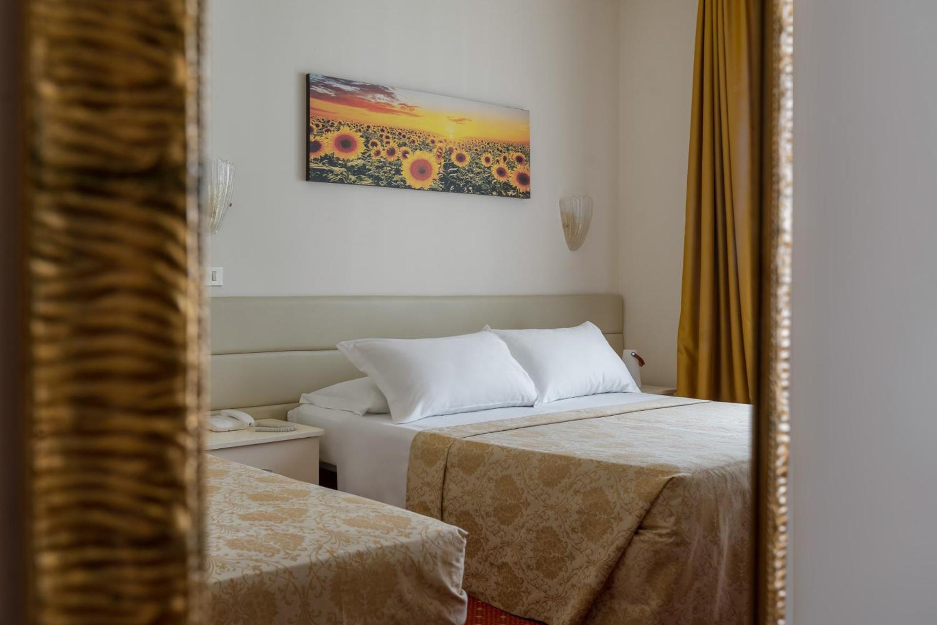 Doppel-/Zweibettzimmer mit seitlichem Meerblick