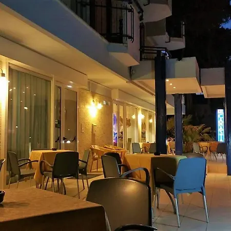 Hotel Canasta-3