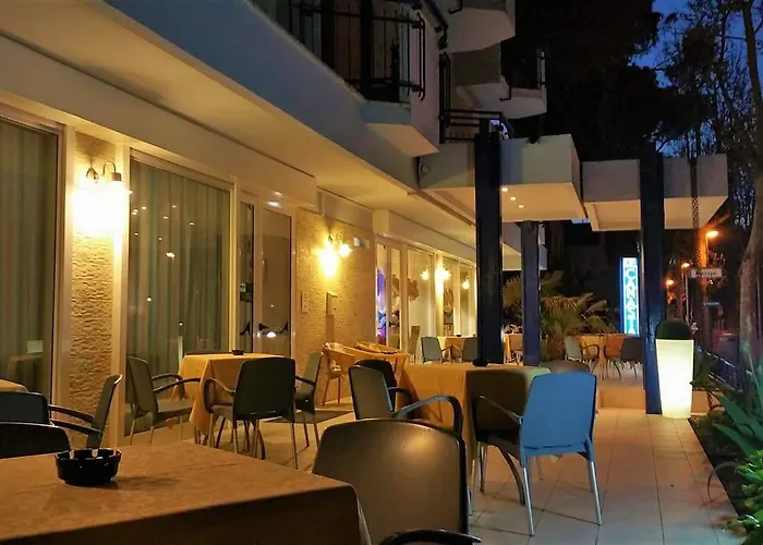 Hotel Canasta